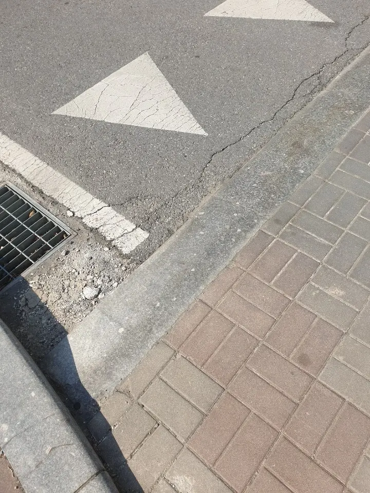 시공 전 — 성남 상가 보도블럭시공