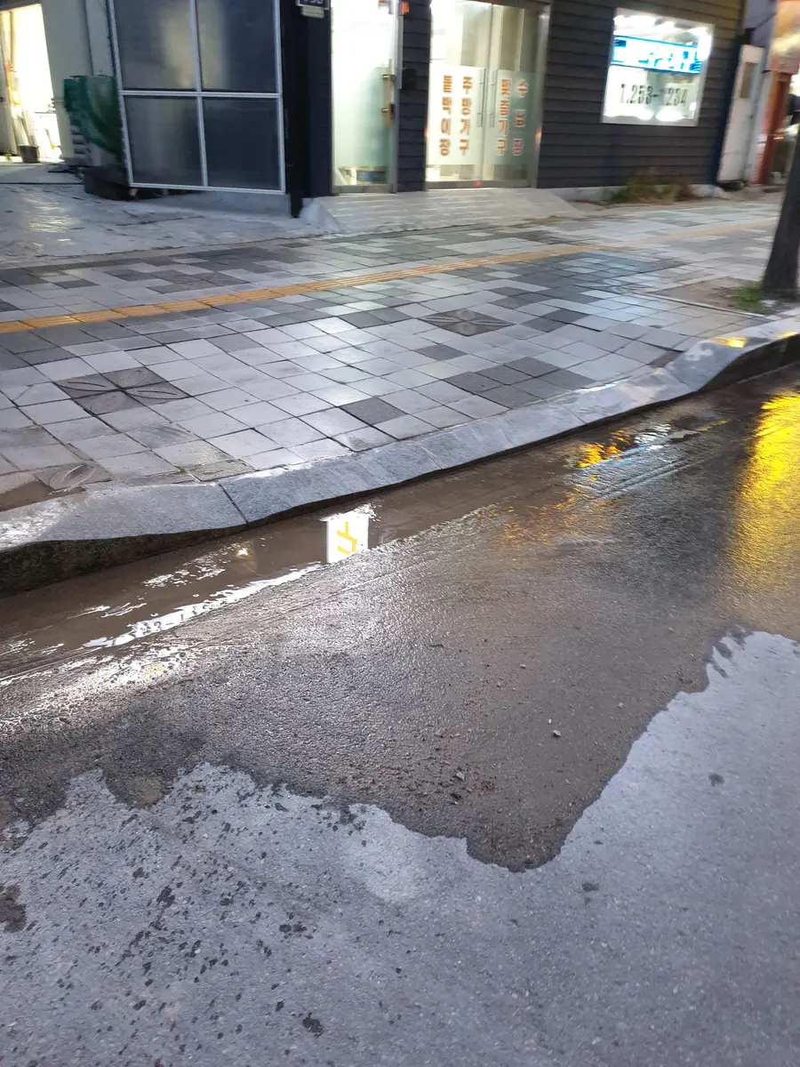 시공 전 — 화성 도로 연석 블럭교체